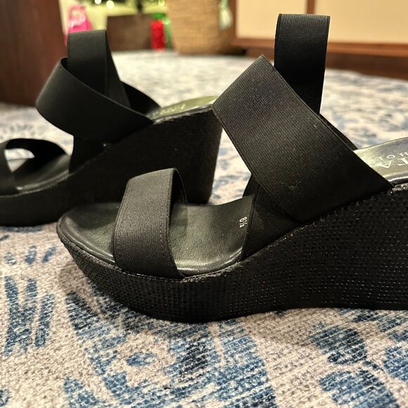 Italian Shoemakers Black Wedges - Picture 3 of 6